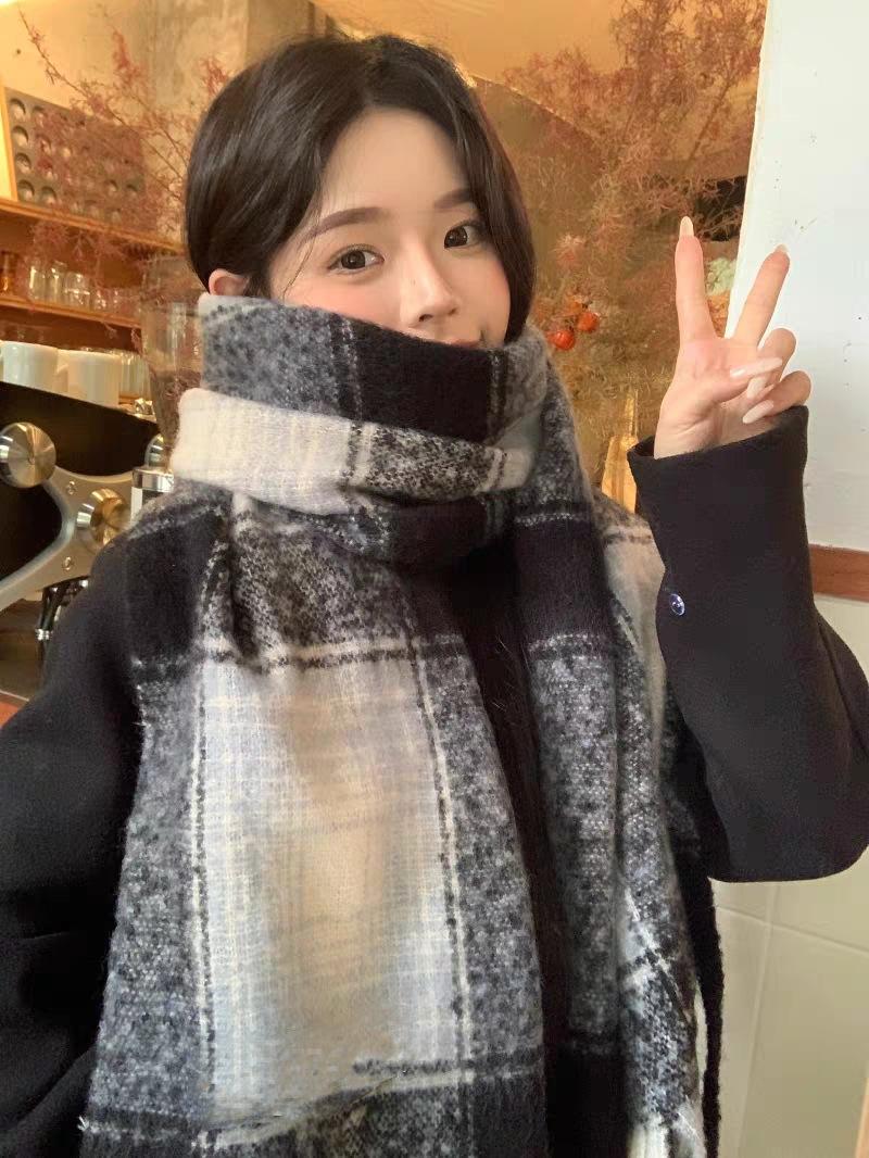 

Autumn and winter fringed scarf women s season new mohair couple high-end versatile shawl student windproof warm scarf 180cm*50cm280g чорний