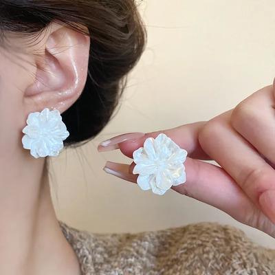 Korean 2025 White Flowers Stud Earrings for Women  Personality Design Bijoux Wedding Birthday Gift Jewelry