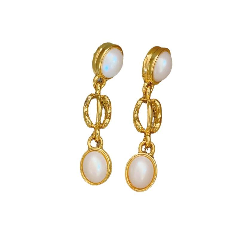French Retro Artificial Pearl Earrings, Fringed Earrings, High Temperament, Three-Dimensional Sense, Elegant Design, Simple Women'S Earrings.