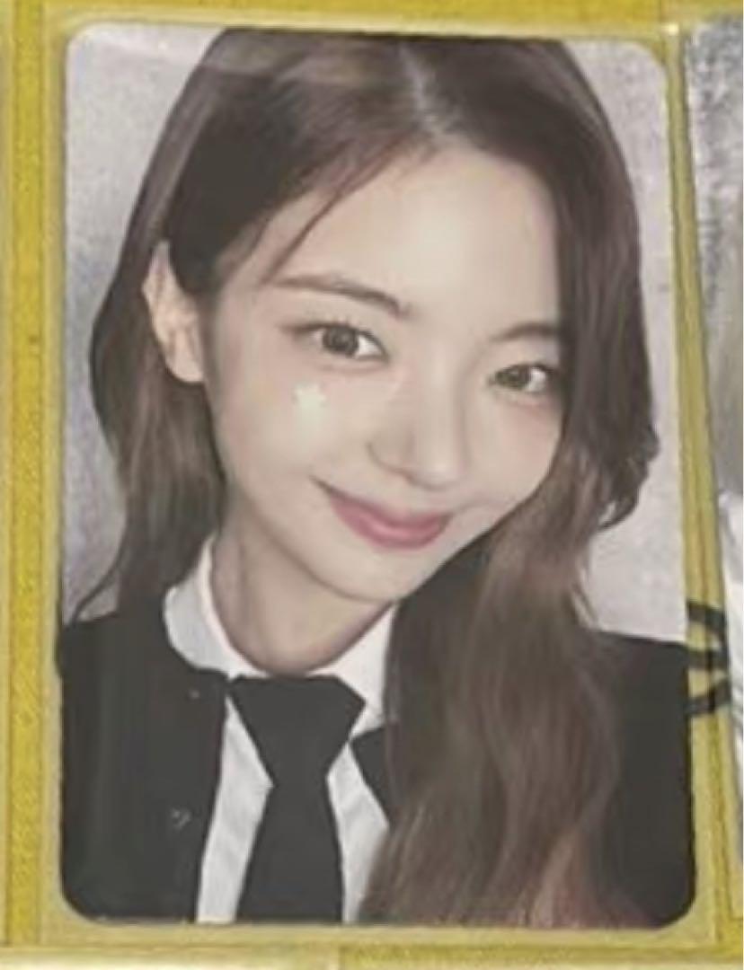 

[USED] itzy gold cokodive autograph session limited trading card rear