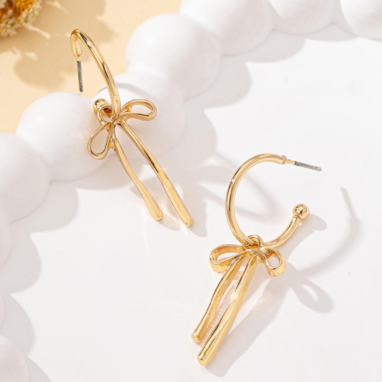 

A Pair of Women s Fashion Earrings, Elegant Bowknot Pendant Earrings, Suitable for Daily Wear and Gift-Giving