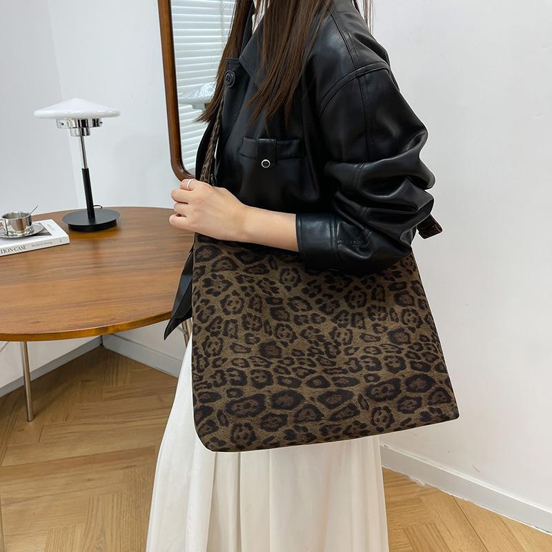 Leopardenmuster Tasche Crossbody Damen Nischen-Designgefühl Lässiger Stil Pendler Unterarmtasche Große Kapazität Schulter-Tragetasche