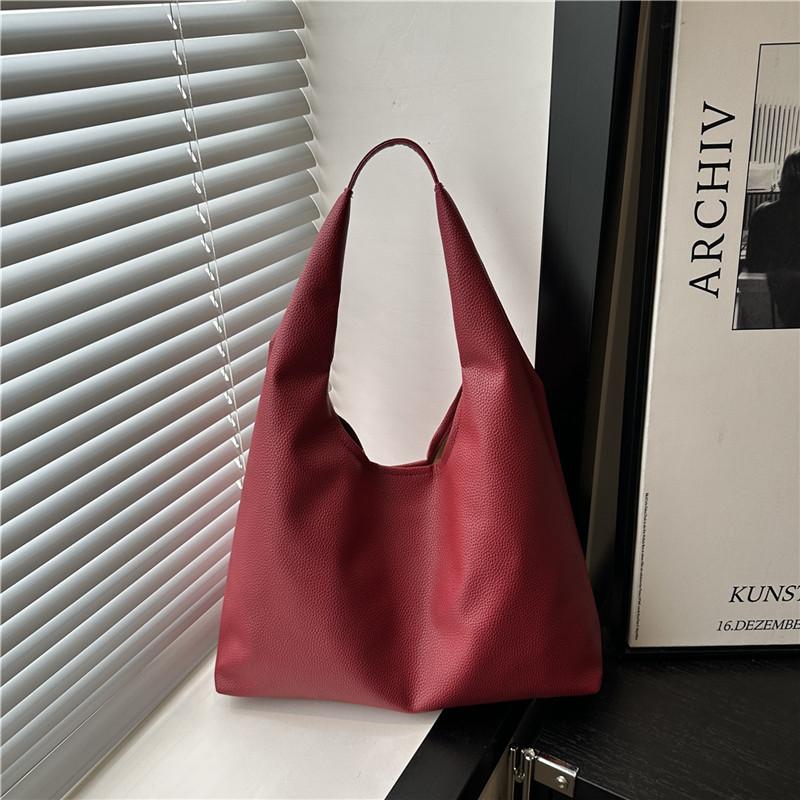 Autumn and winter large-capacity bag women's new fashion high-end commuter handbag shoulder armpit bag