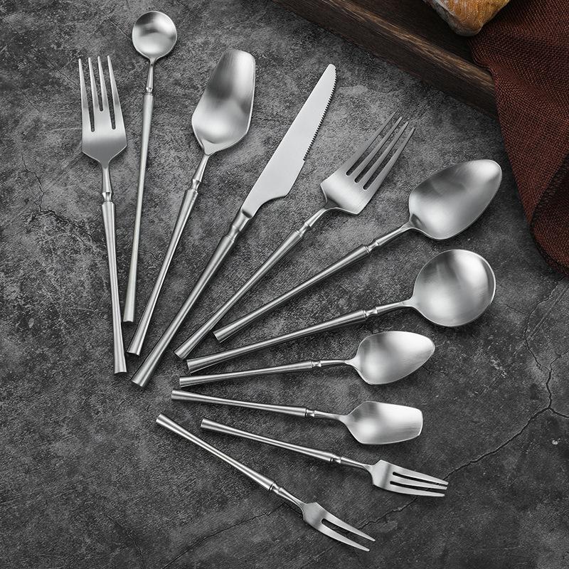 304 Edelstahl Messer Gabel Löffel Hotel Restaurant Western Geschirr Verdickt Kreative Kleine Baroon Taille Hüpfendes Messer und Gabel
