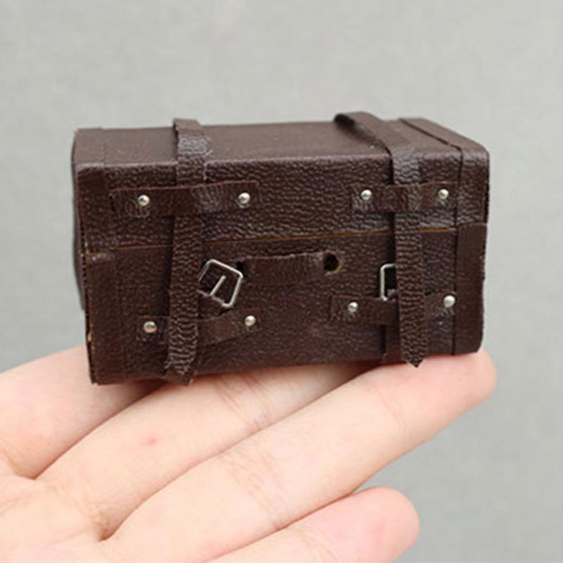 Portable Old Fashioned Wood Leather Luggage Models Small Dollhouses Furniture Accessories Coffee Colored Designs