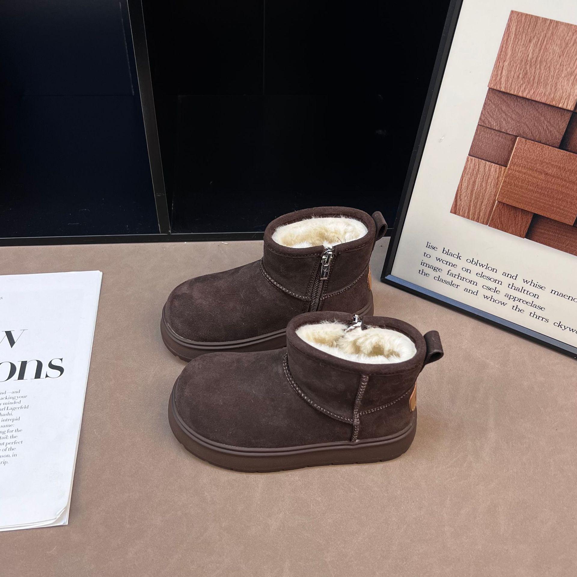 

2025 Winter Kids Suede Snow Boots - Warm, Stylish Short Boots for Boys & Girls 26 кавовий