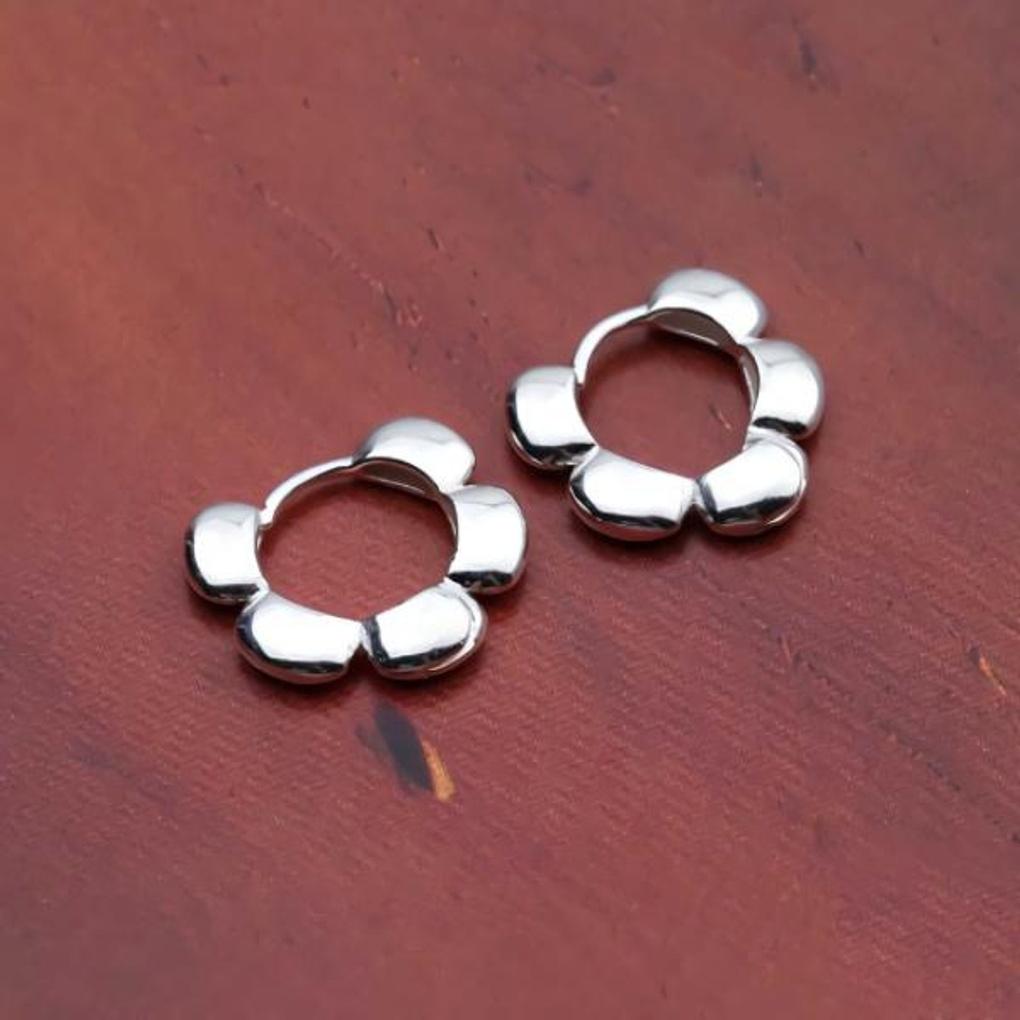 Women's Accessories Round 5-Petal One-Touch Earrings