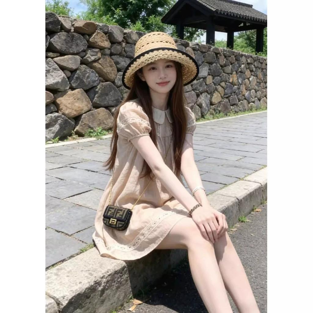 Spring and summer new small design sense niche French temperament bubble sleeves doll collar dress women look thin
