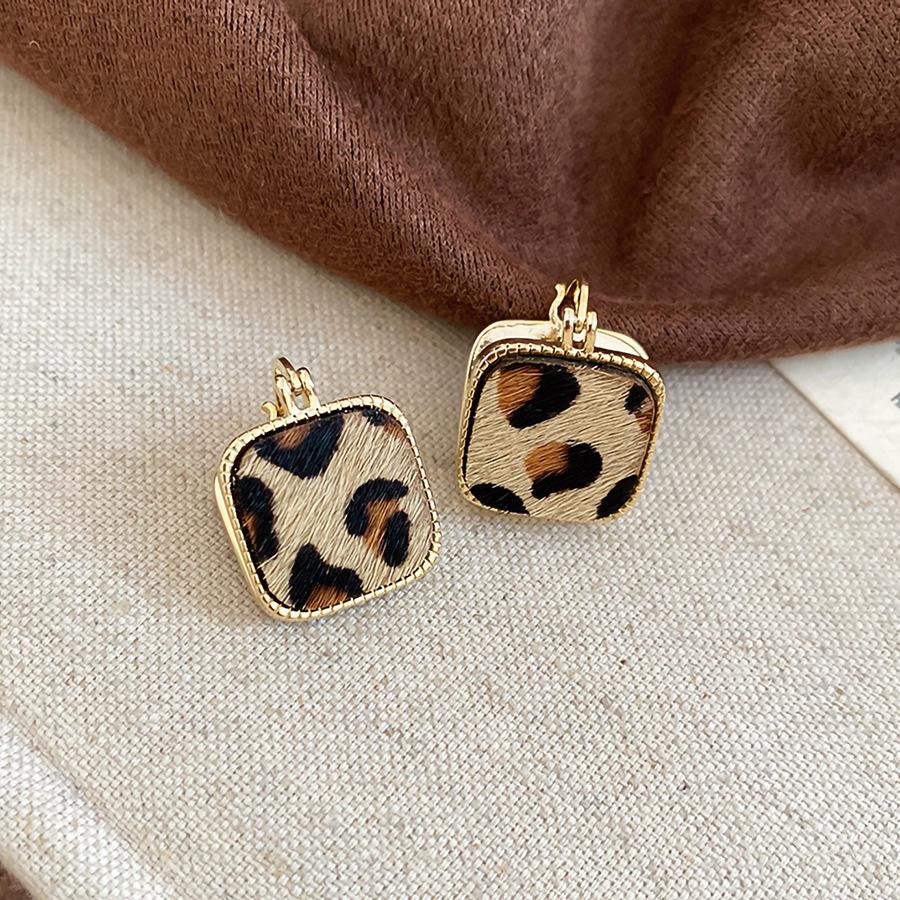 French retro autumn and winter geometric leopard print earrings stud earrings personalized earrings design sense niche