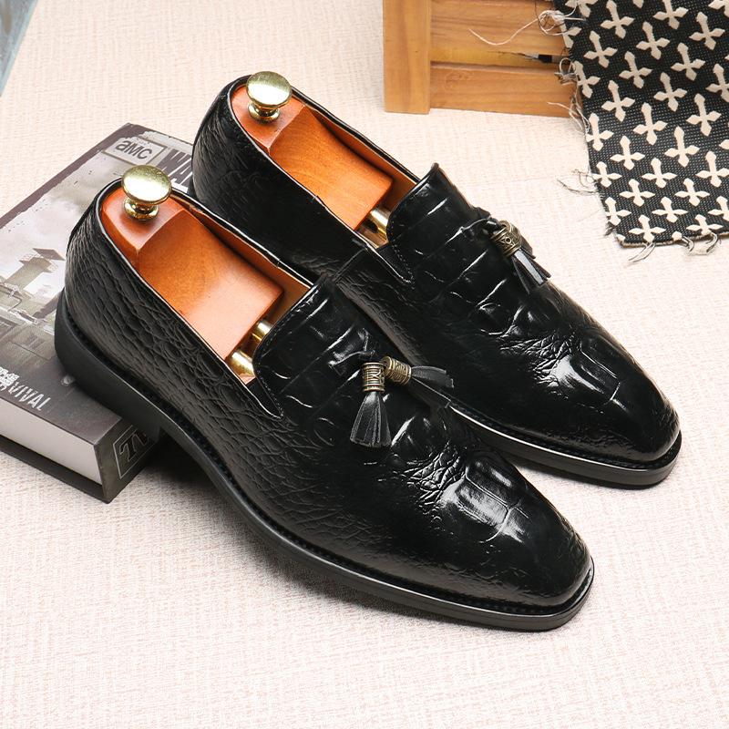 Men's lazy shoes with one foot, new business leather shoes, versatile fringed shoes, British and Korean version of casual large-size leather shoes