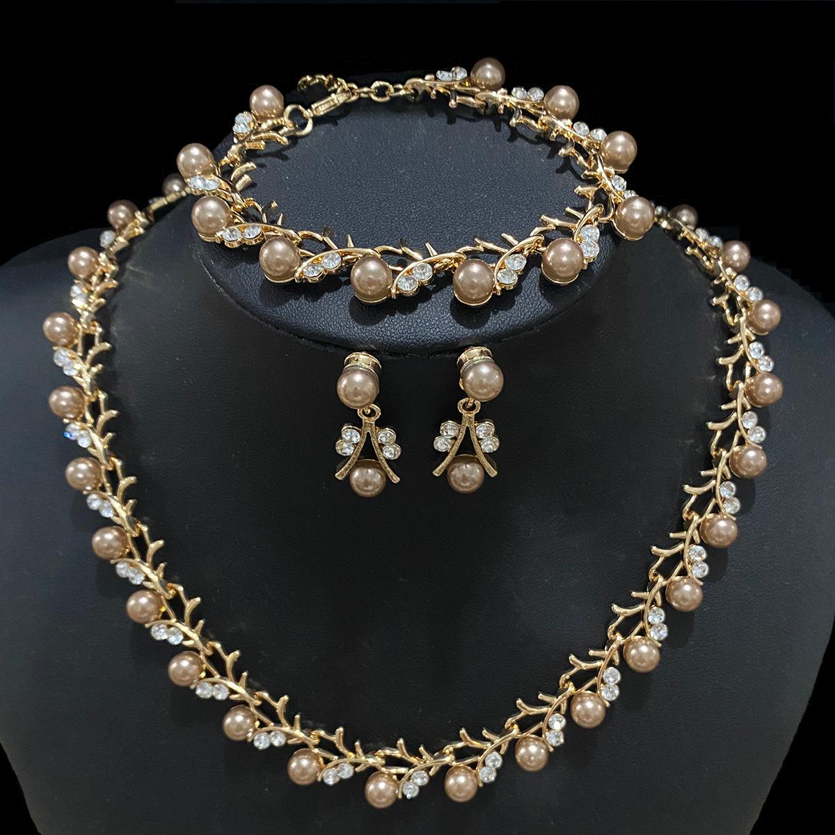 

Элегантный ювелирный набор из сплава с цветами: Бриллиантово-жемчужное ожерелье, серьги, браслет