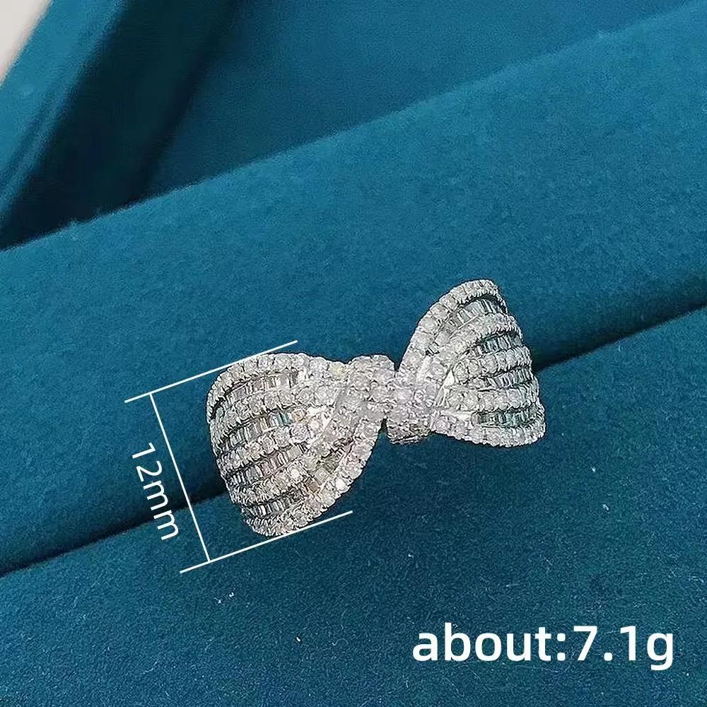 Luxurious and fashionable zircon ring with gold and silver plating for ladies, a party ring accessory