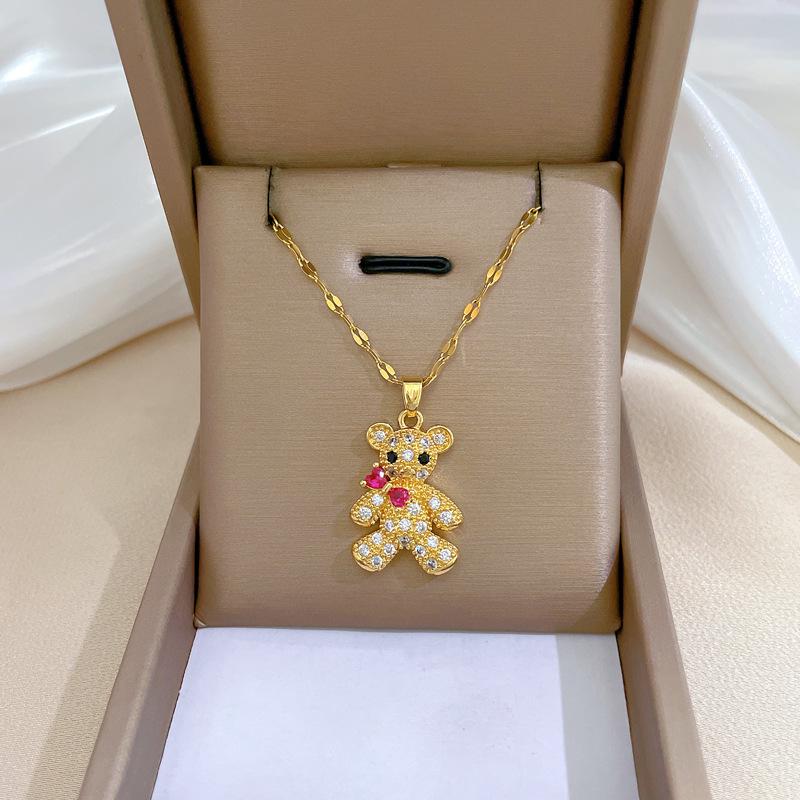 **Lively Women's Necklace: Titanium Steel & Gold-Plated Copper Clavicle Chain**
