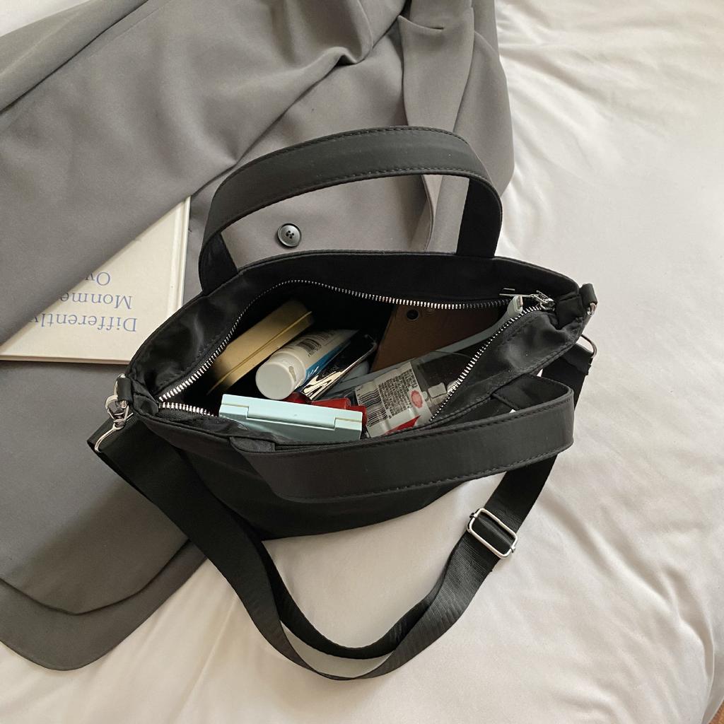 Niche trend fashion versatile messenger bag women's large-capacity tote bag women's new high-end handbag