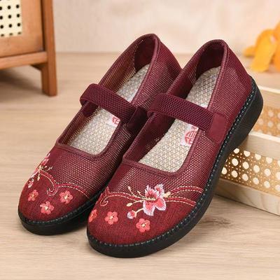 Sapatos Femininos de Solado Plano com Bordado em Renda para Verão Novos Leves Slip-On Respiráveis Solado Macio Sapatos de Tecido para Meia-Idade e Idosos