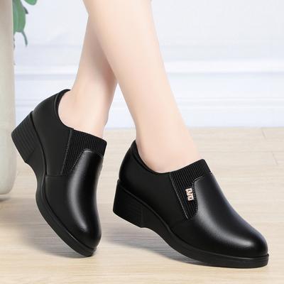 Fashion Comfortable Deep Mouth Soft Leather Shoes Flexible Loafers Women 2024 Spring Platform Wedges Shoes For Office Mom Work New
