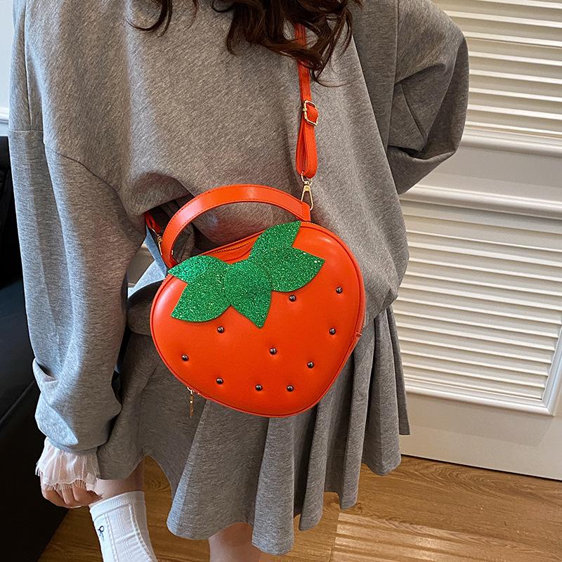 Taschen niedliche Erdbeer-Tasche Sommer 2025 neu Mori süßes Mädchen ausländischer Stil vielseitig tragbare Umhängetasche Frucht-Tasche