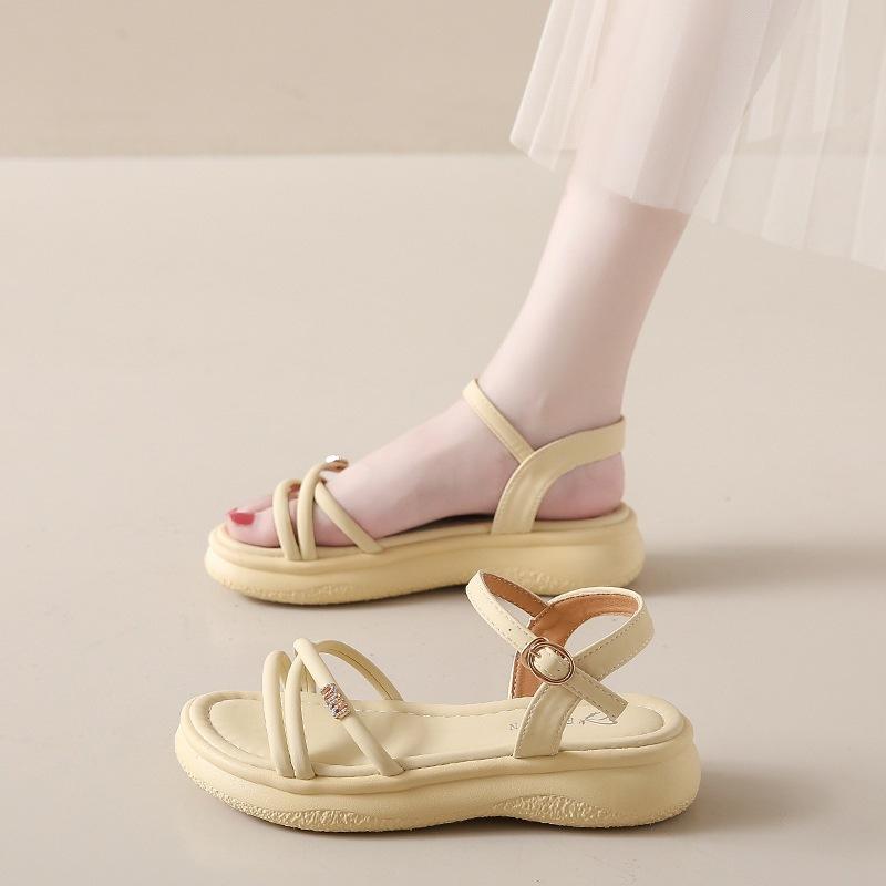 Stepping On Shit Flat-soled Sandals for Women's Summer 2025 New Models with Skirts, Wearing Versatile 35 Small Size Women's Soft-soled Shoes