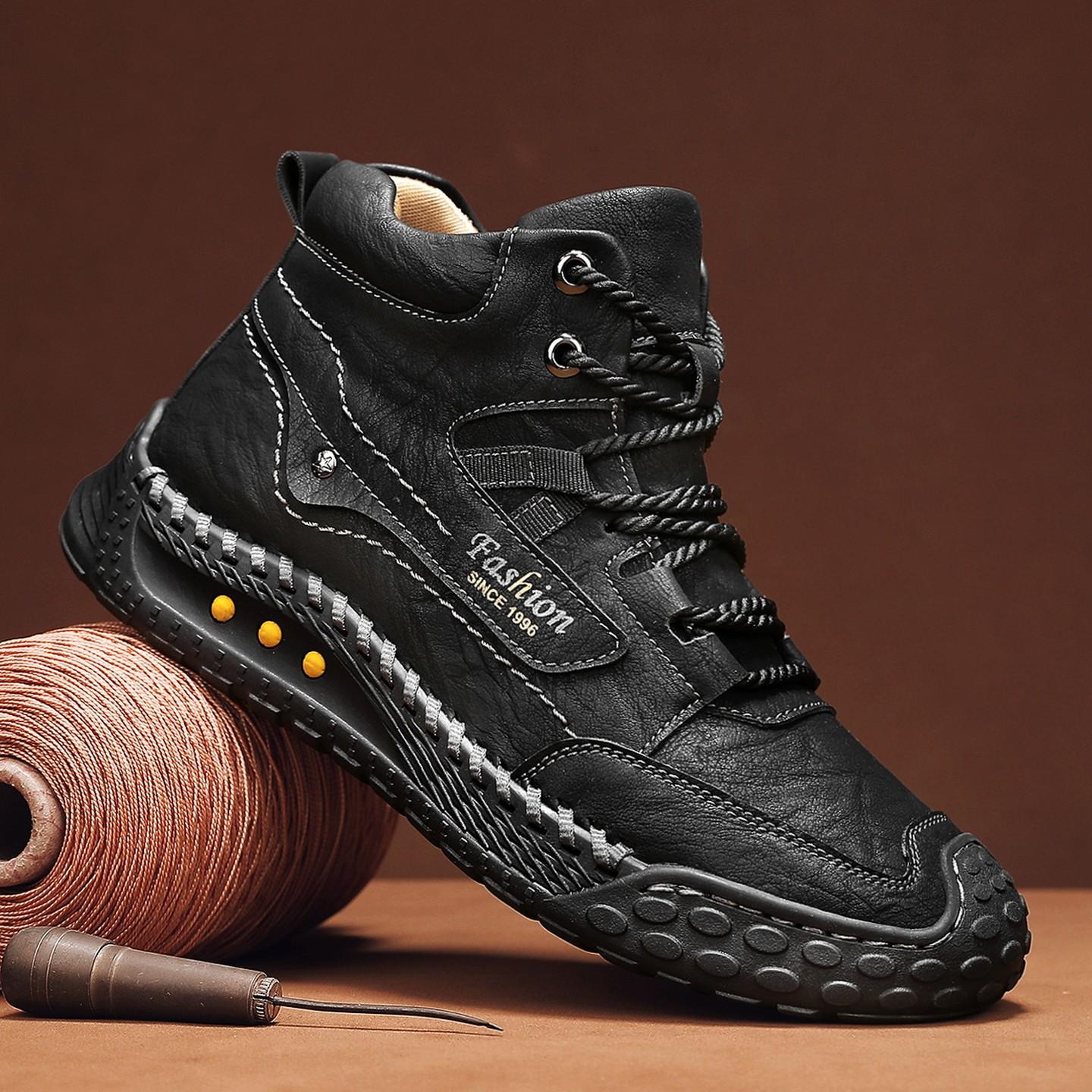 

2026 New of Men s Boots for Autumn and Winter, Large-sized Retro Men s Leather Boots, Hand-sewn Outdoor Casual Ankle Boots 40 чорний