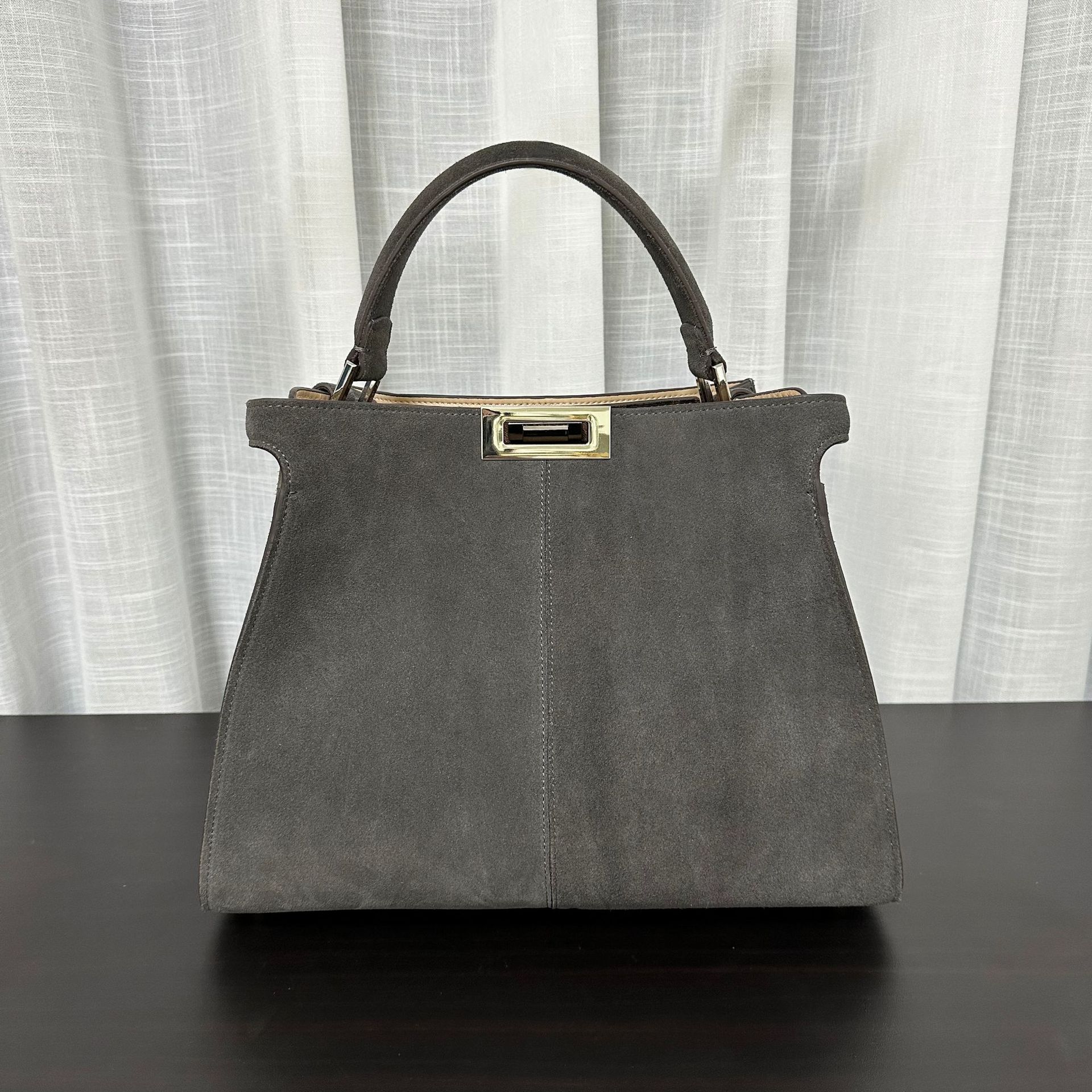 

Европейская и американская мода новая первый слой матовая коровья кожа портативная большая вместимость плечевая подмышечная сумка тоут сумка-котенок женская 34x26x13cm серый