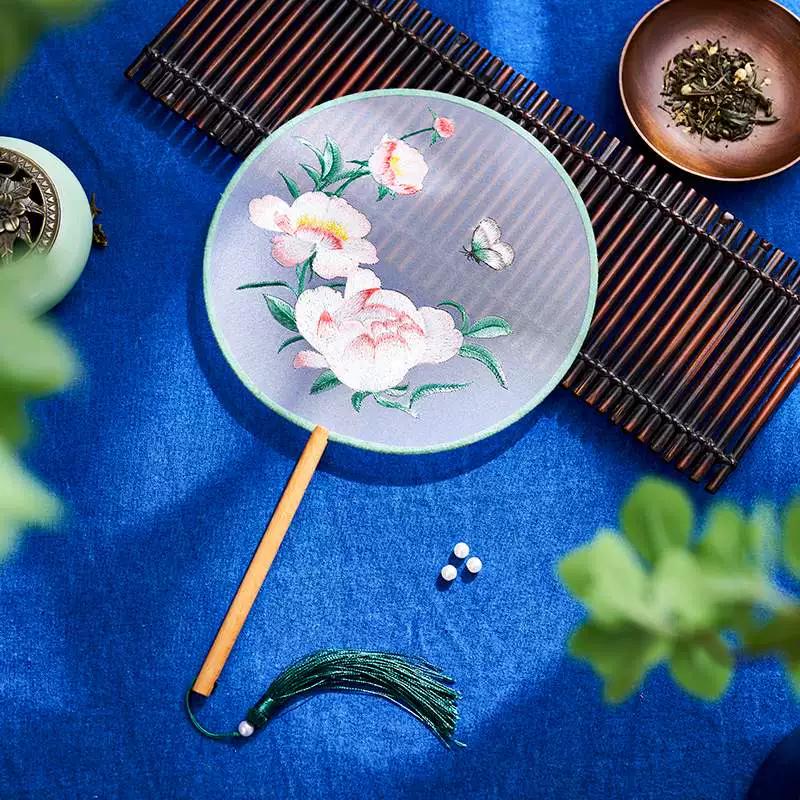 Double-Sided Embroidered Ancient-Style Round Fan, Chinese-Style Embroidered Lotus Fan, Special for Hanfu, Versatile Dance Fan with Suzhou Embroidery