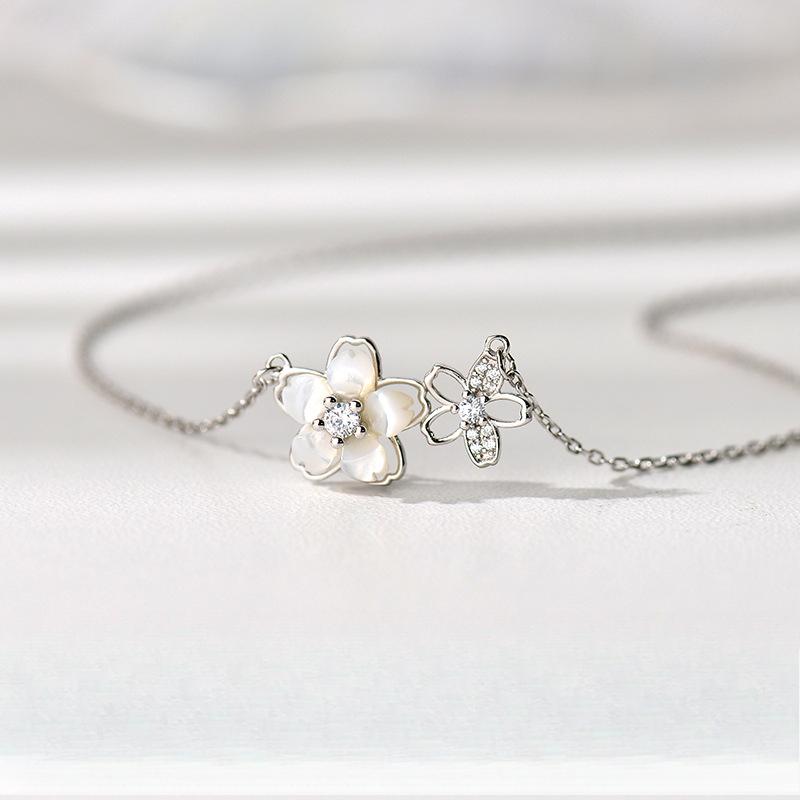 Spring Sweet Flowers Necklace with Diamonds and Hollow Floral Collarbone Chains Fresh Decoration