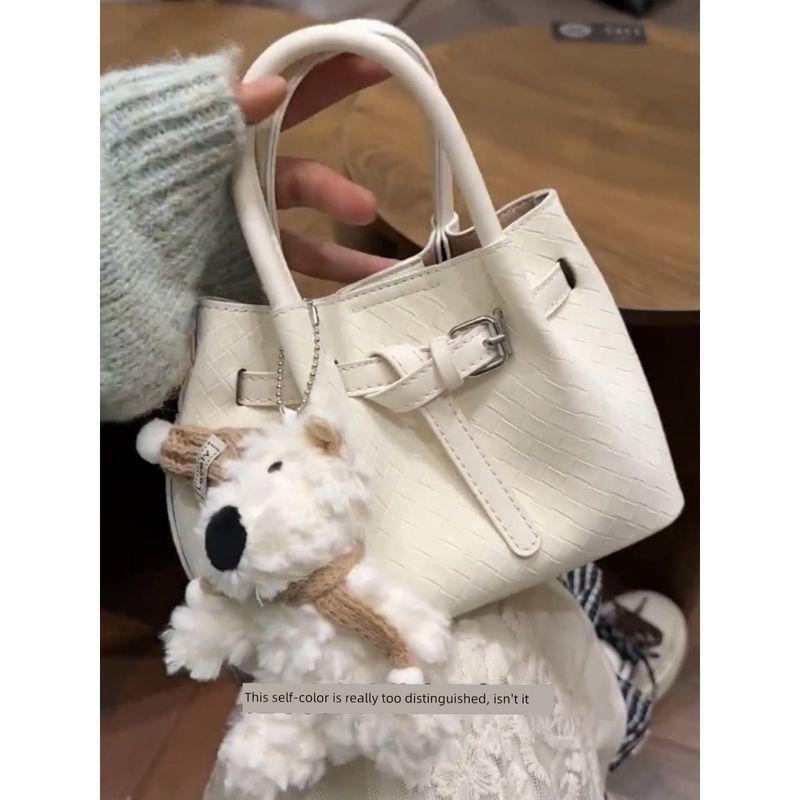 

South Korea Niche Style Satchel Woven Bag Women s 2025 New Arrival Vegetable Basket Handbag Fancy Shoulder Messenger Bag White((Pendant not included))