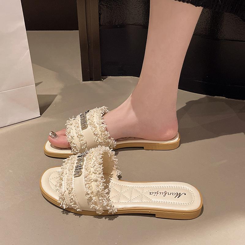 French Small Fragrant Style Slippers Women's Summer Wear 2025 New Internet Celebrity Fashion Rhinestone Flat Bottom Beach Sandals