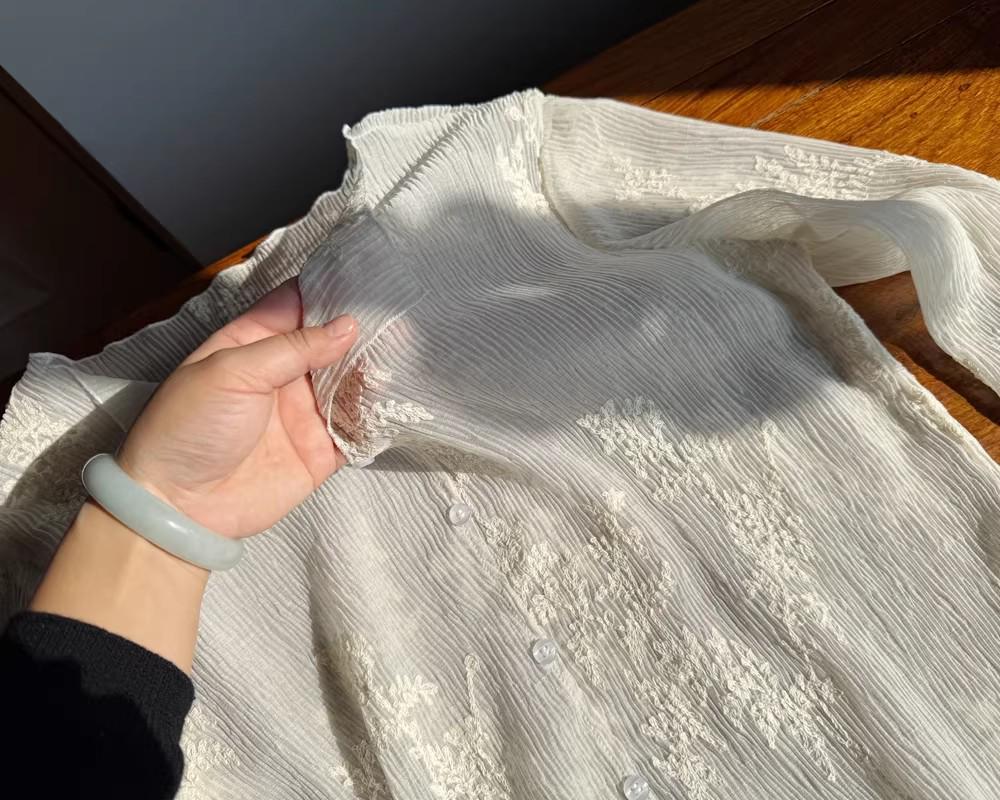 High-Quality Apricot Heavy Jacquard V-Neck Lace Top for Women, 2026 Spring/Summer, Chinese Embroidery, Loose Fit