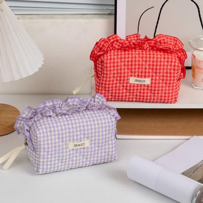 1pcs Lace Plaid Quilted Makeup Bag, Multifunctional Portable Makeup Bag, Travel Storage Makeup Bag Cute Ruffle Make Up Case