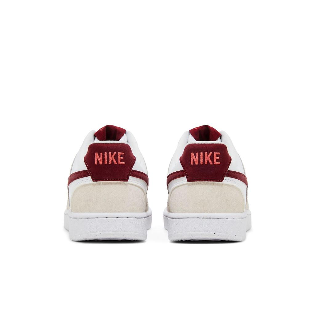 Nike Damen Court Vision Low 'Valentinstag 2024' (Damengrößen) Weiße / Adobe / Drachenrot / Teamrot Skateboard-Schuhe FQ7628 100