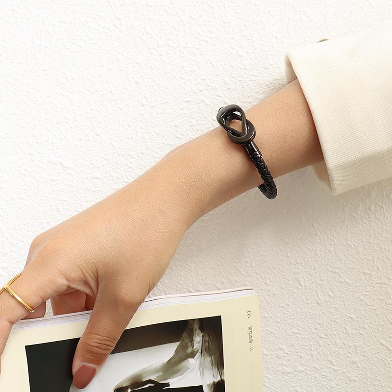 European-American Style Magnetic Oval Buckle Bracelet: PU Rope, Titanium Steel, 18k Gold, Handcrafted Jewelry Bangle Z218.