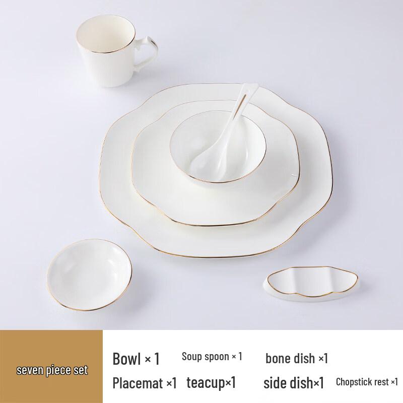 

Элегантный набор столовой посуды из костяного фарфора с золотым ободком