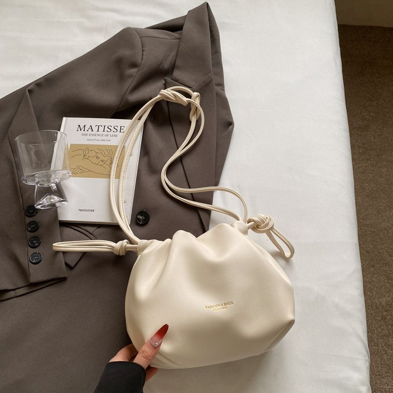 

Summer Summer Fashion High-Grade Pleat Bucket Small Bag Women 2025 New Shoulder Messenger Bag Mobile Phone Bag Rice White