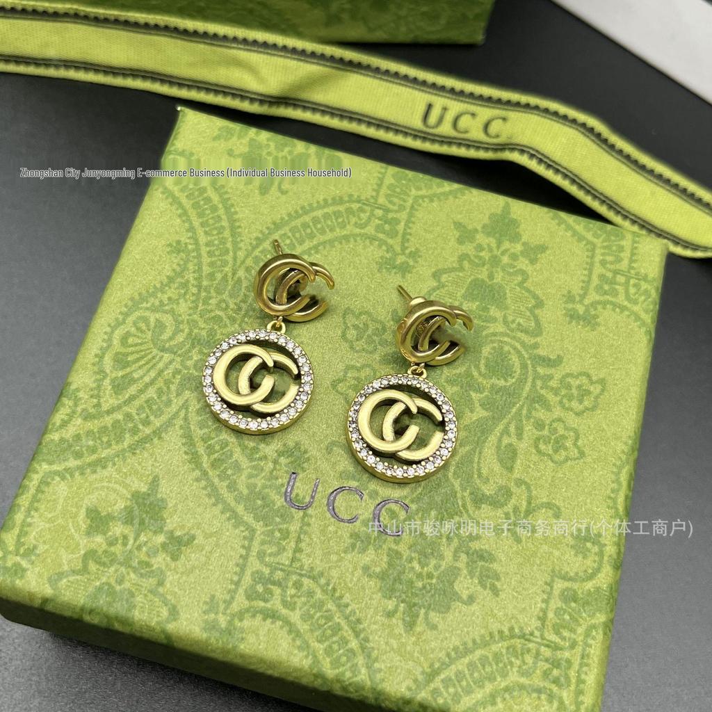 Cercei Stud Retro cu Dublu G: Rotund, Cu Diamante Complete Incrustate, Design cu Litere Goale, Placat cu Cupru cu Aur Real