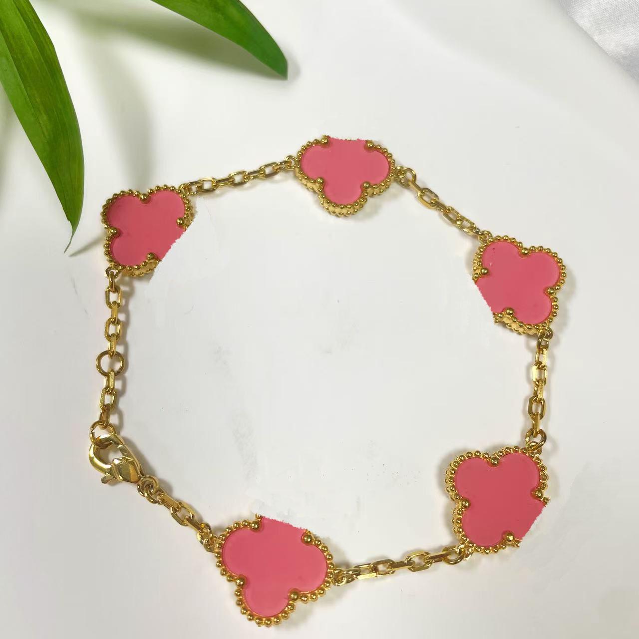 

Двосторонній браслет з 18-каратного золота Чотирилисник - Універсальний та елегантний дизайн 18K Gold