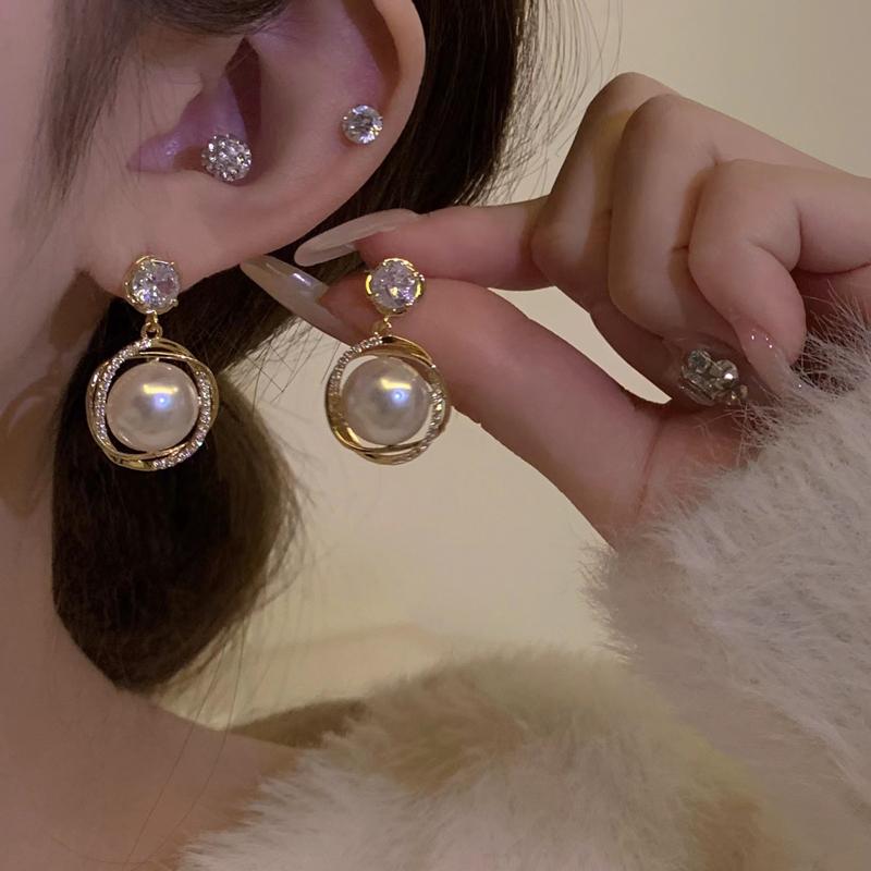 French Style Light Luxury High-end Pearl Earrings Fashionable and Versatile New Jewelry The Sexy Ear Accessory For Women In 2026