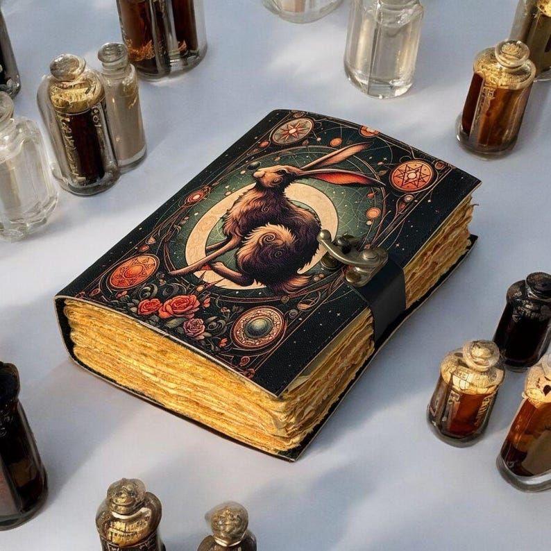 

Кожаный журнал Готическая записная книжка Пасхальный кролик Гримуар Принт - Винтажный журнал ручной работы Книга теней Колдовской журнал Подарок для мужчин 7 x 5 in