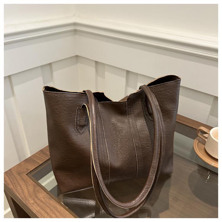 Korean Casual Large Capacity Women's Tote Bag - 2024 Trendy Simple Handbag for Versatile Commutes