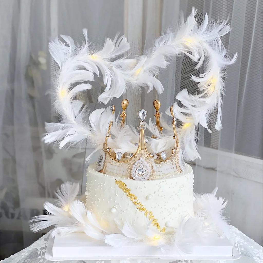 טופר לעוגה תחרה ומלכותי - עיצוב כיסוי ראש מלכה לחתונות וימי הולדת