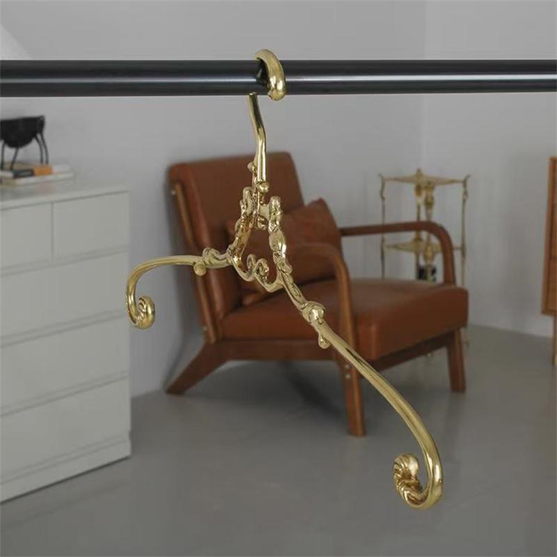 French Palace Style Clothes Hanger Solid Brass Wardrobe Hangers Strong Clothes Coat Hangers Golden Decoration Metal Rack