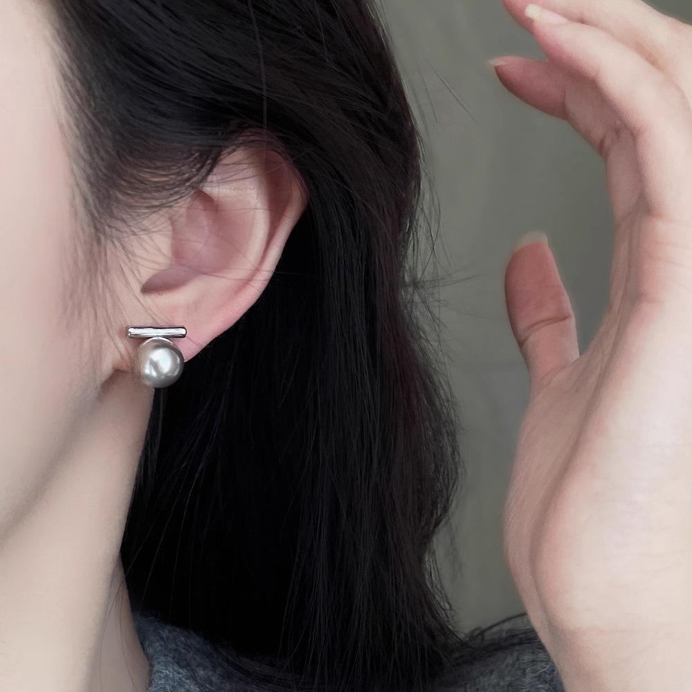 Temperament Shijia hemp gray pearl stud earrings cold wind earrings personalized versatile earrings