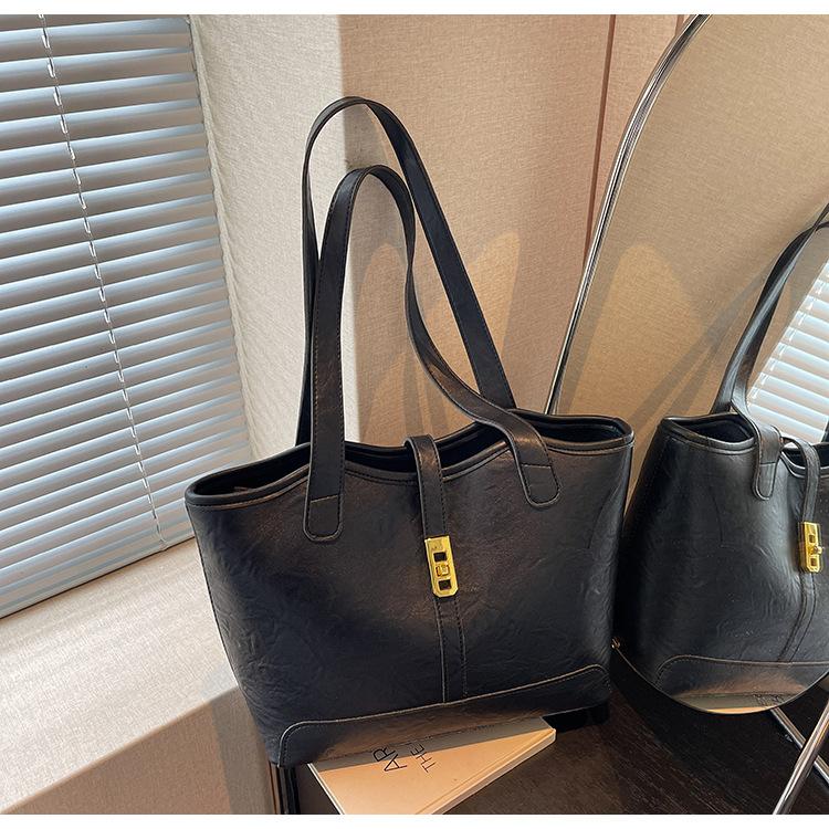 

Korean version of underarm tote bag women s large-capacity versatile fashion casual shoulder bag 2025 new + niche trend women