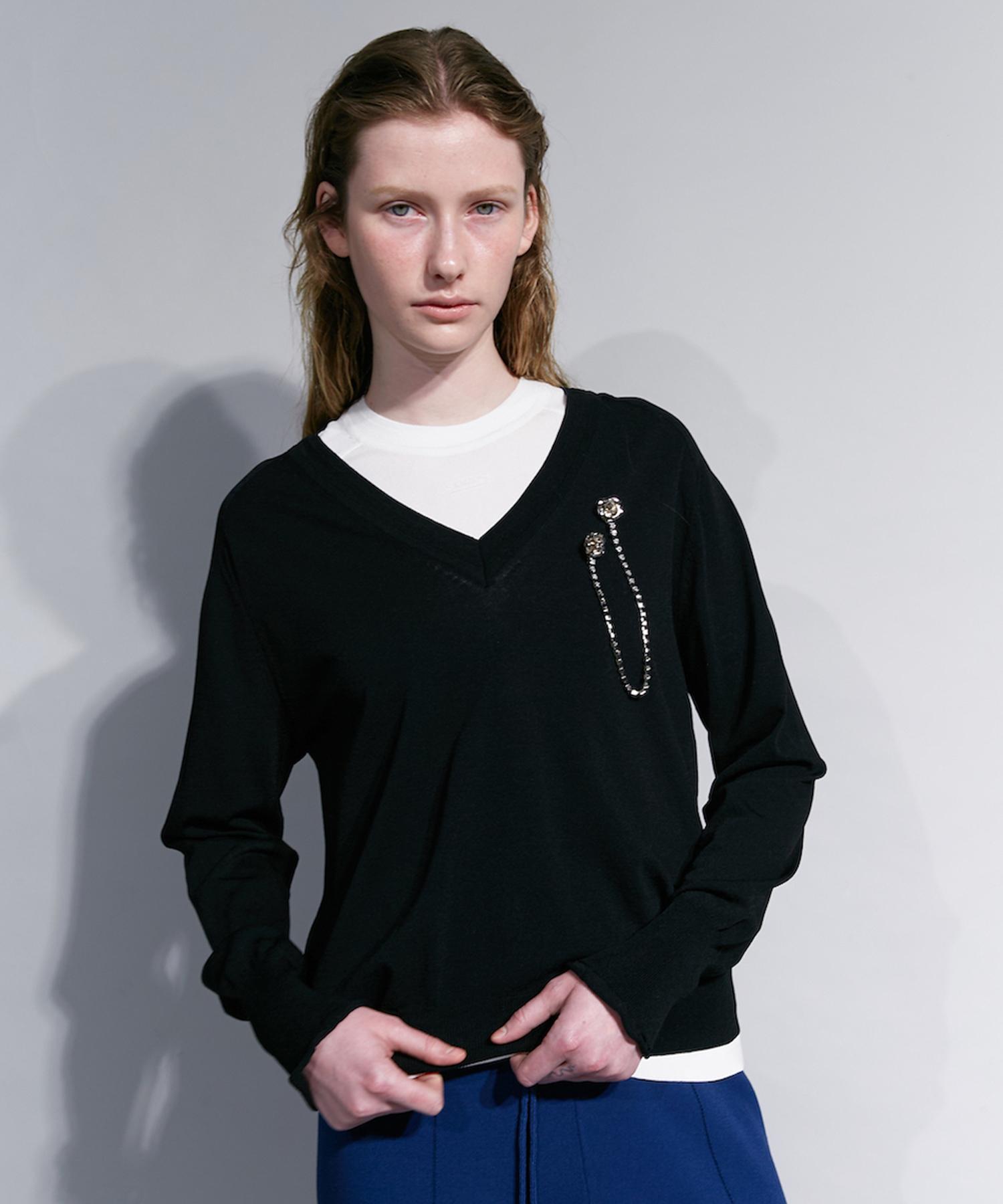 Maggie Shiny V-Neck Pullover (Black) Black