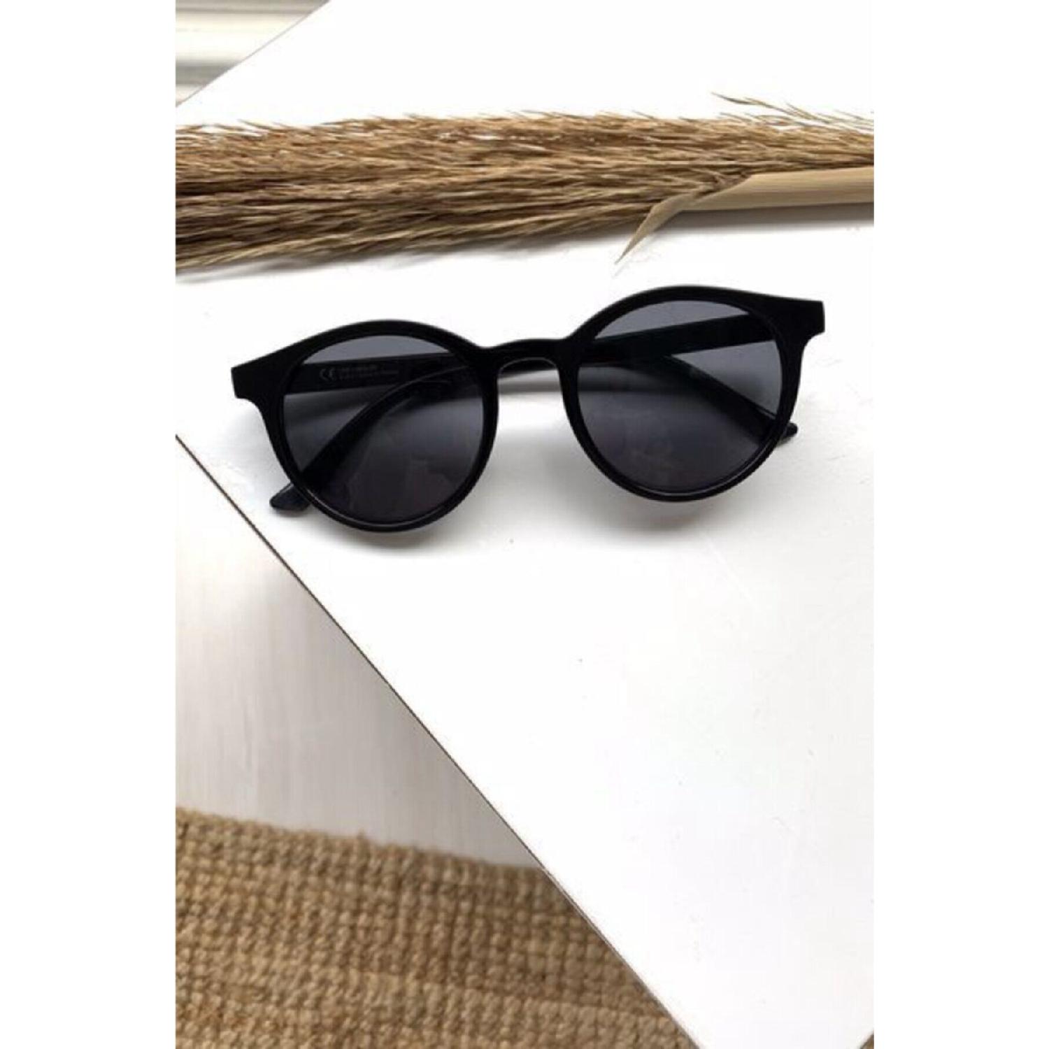 

Солнцезащитные очки Petta блестящие черные