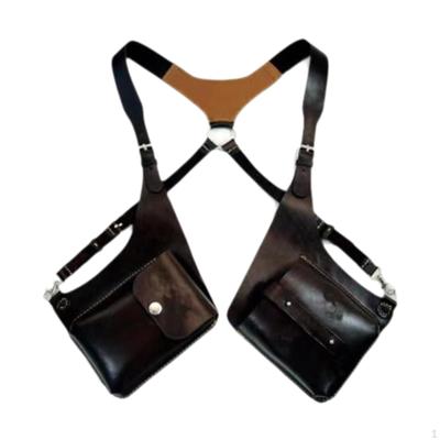 Bolso bandolera estilo cartera informal de piel sintética para actuaciones en el escenario o fiestas callejeras.