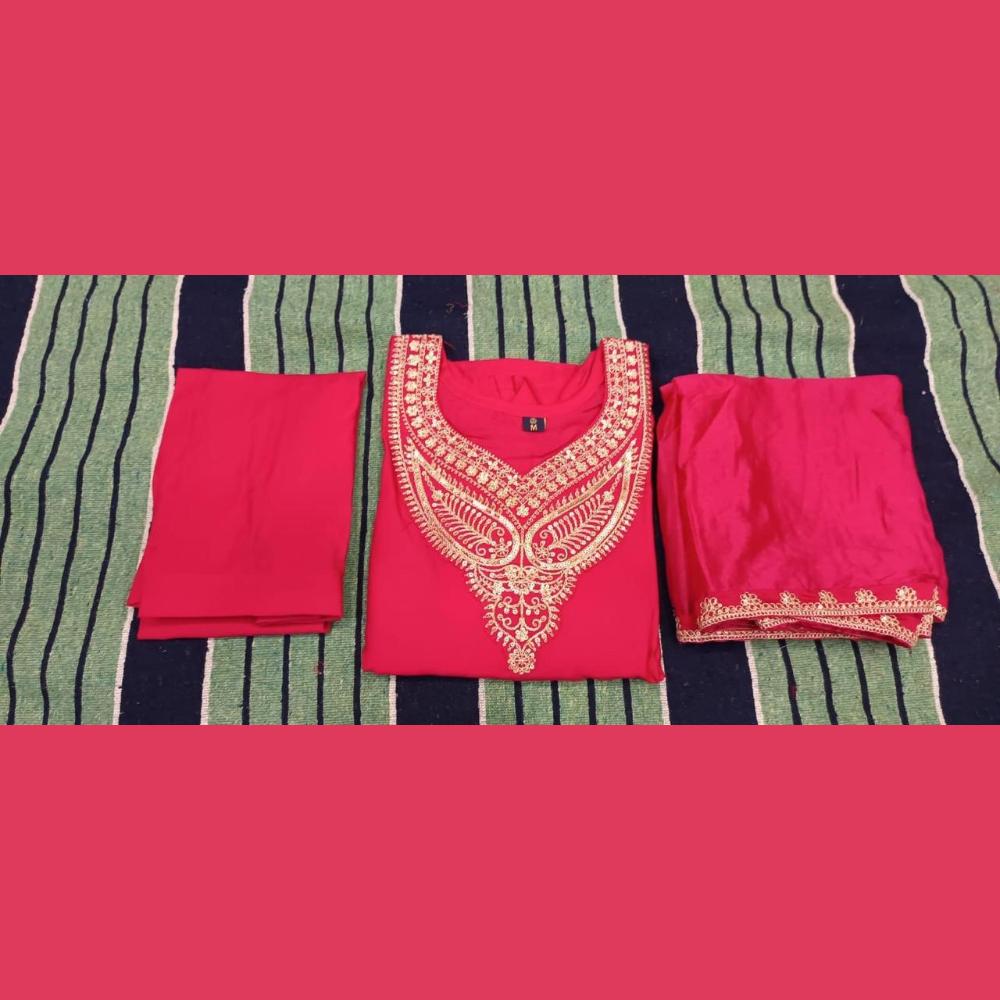 Wunderschönes rotes Seidenkleid