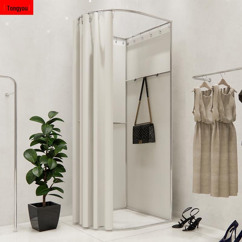 Уличная мобильная примерочная: Съемная, напольная штора для торговых центров и розничных площадей.