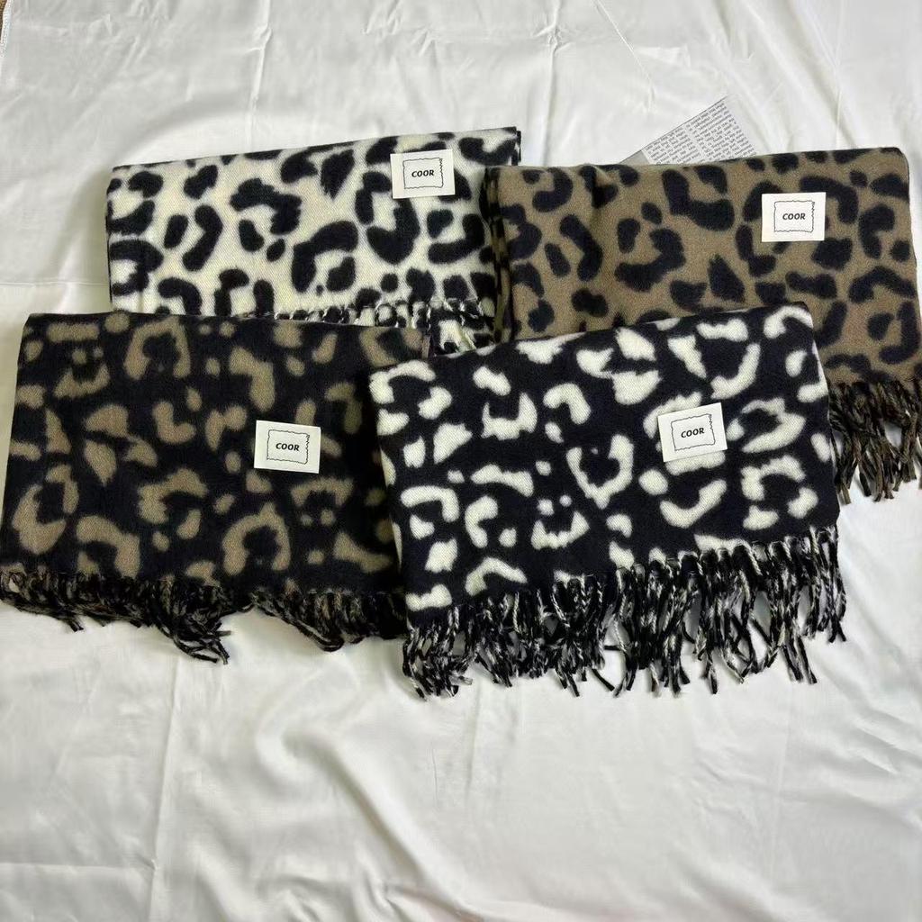 Vintage Y2K Leopard Print Scarf: Warm, Stylish, Versatile Shawl for Autumn/Winter