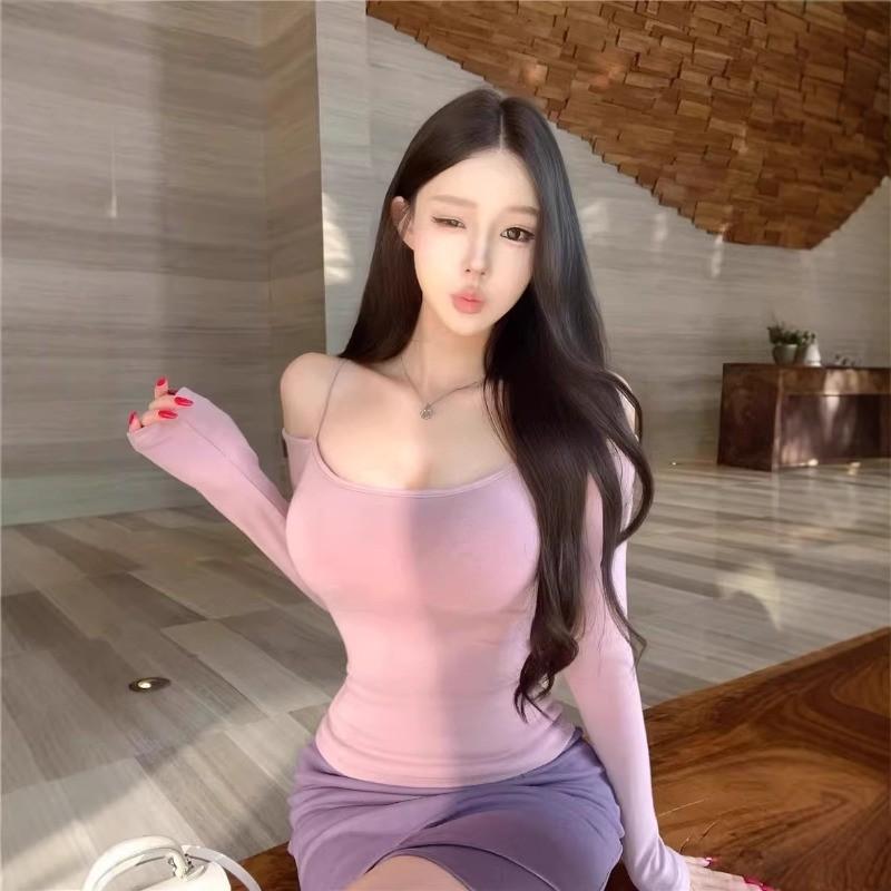 Maglietta da donna viola a maniche lunghe con spalle scoperte, con coppe di sostegno sul petto, alta elasticità, modellante in vita, vestibilità aderente, top base, outfit stile Pura Seduzione